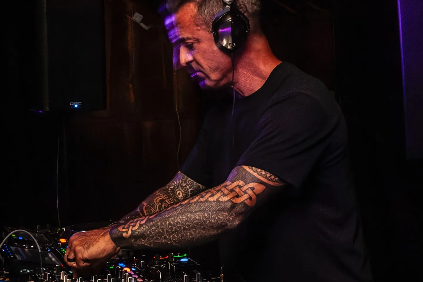 ZenOne mixing on club decks under stage lighting